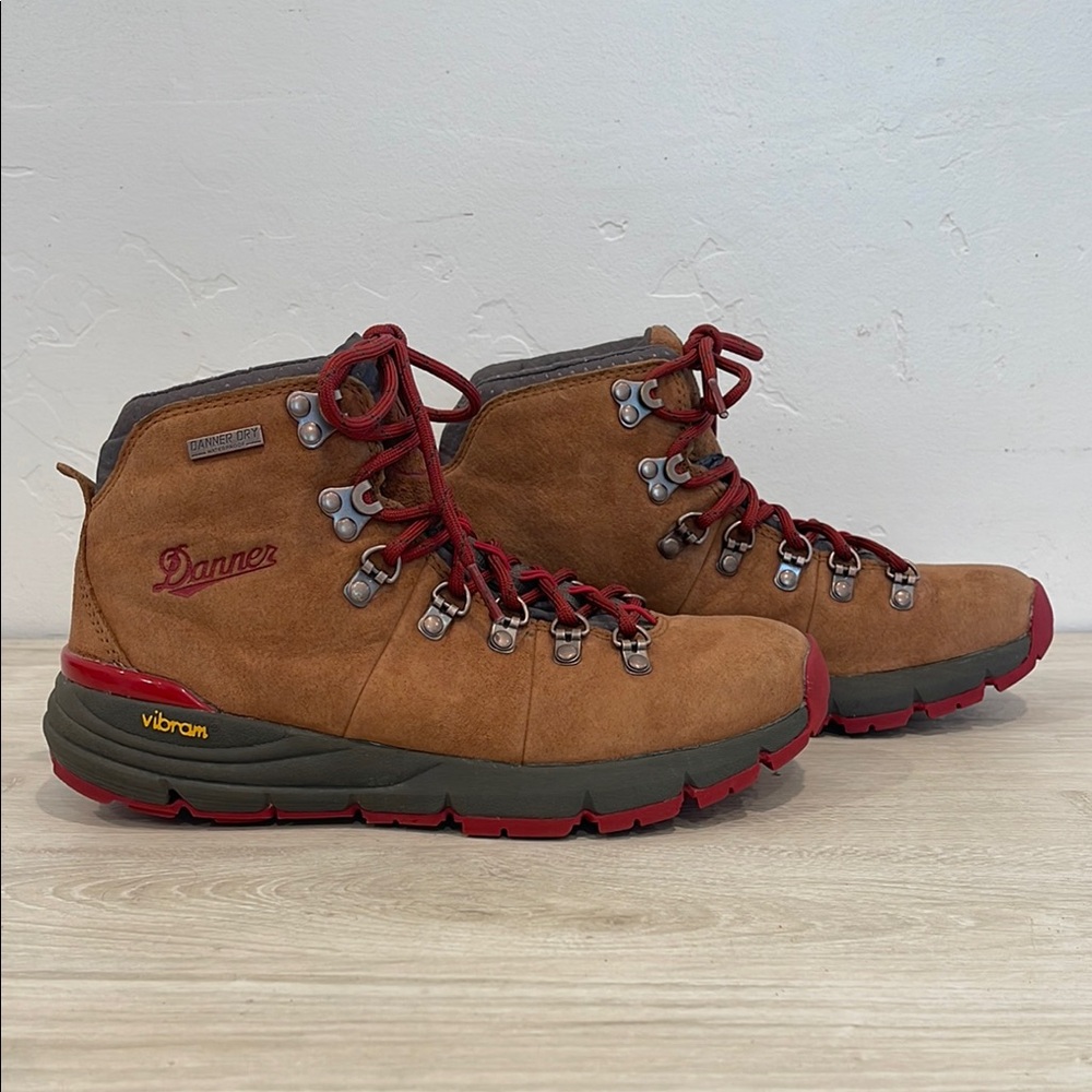 Danner Women's 600 4.5" Brown/Red Hiking Boots [Size 7]